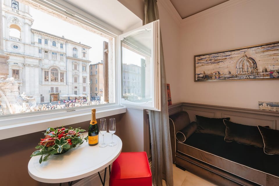 View (from property/room), Other, Photo of the whole room, Decorative detail, Bedroom, Landmark view, Street view