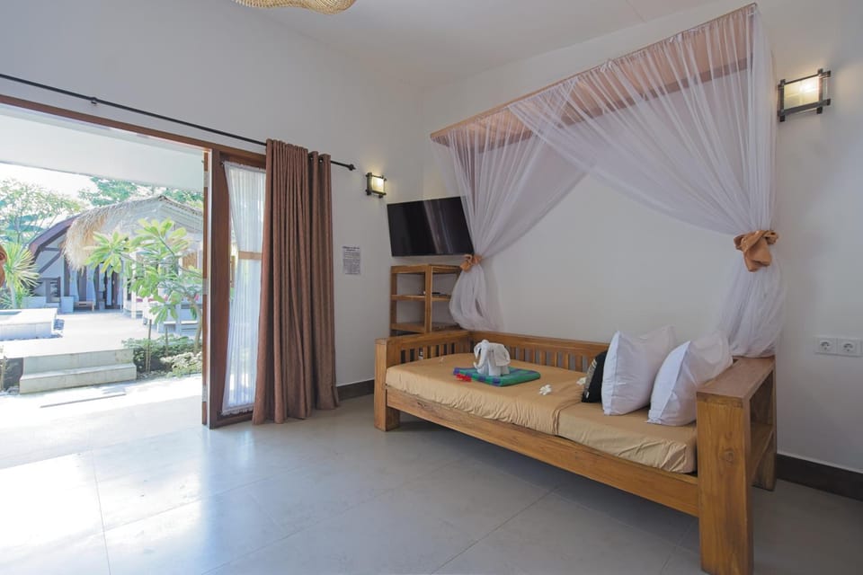Bed, Seating area, Bedroom