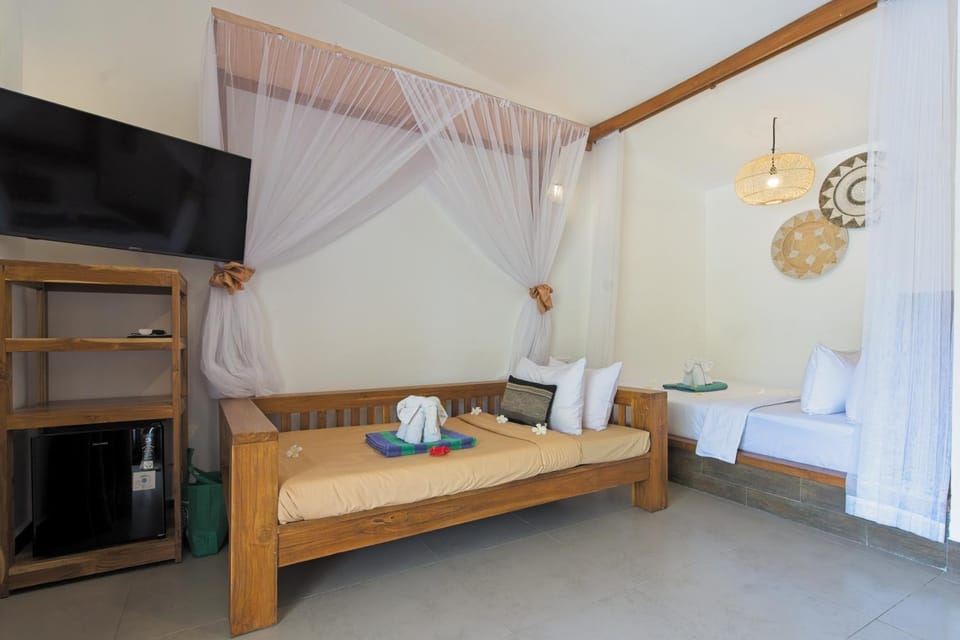 Bed, Seating area