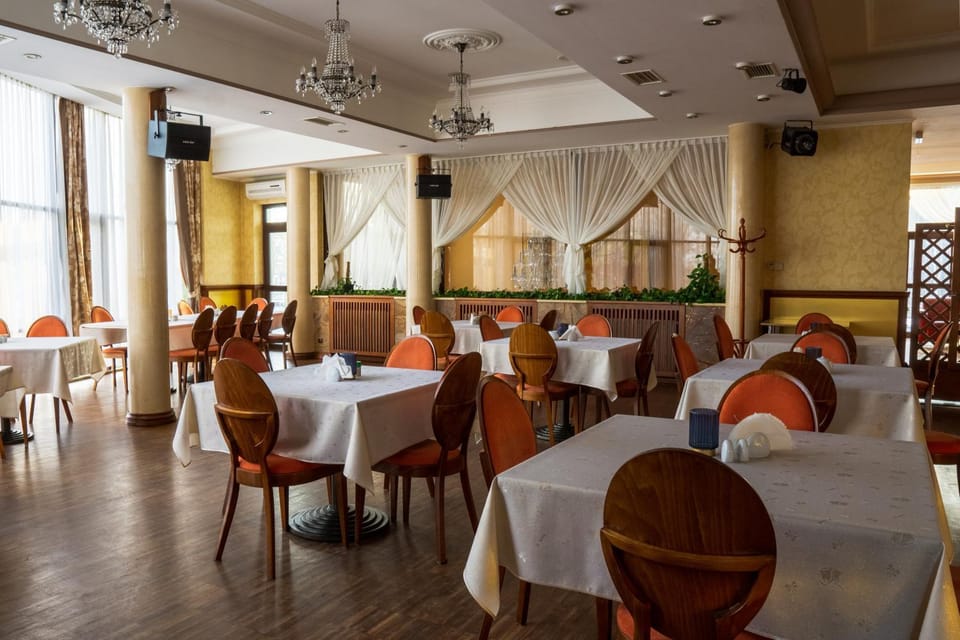 Restaurant/places to eat, Banquet/Function facilities
