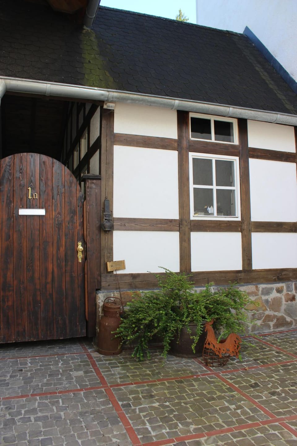 Facade/entrance
