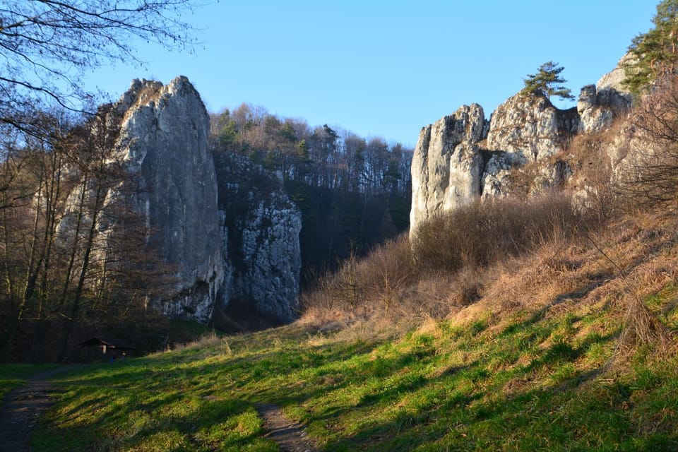 Nearby landmark, Neighbourhood, Natural landscape, Hiking, Cycling
