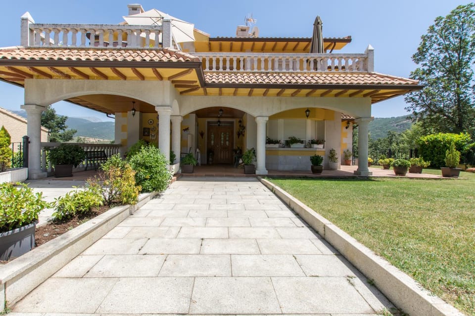 Property building, Facade/entrance, Natural landscape, Garden view