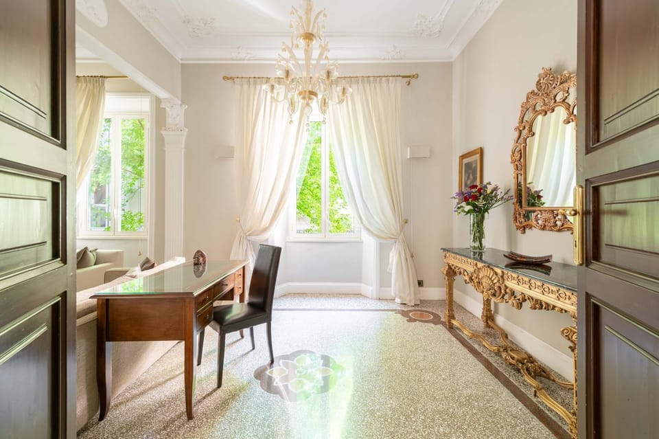 Living room, Seating area