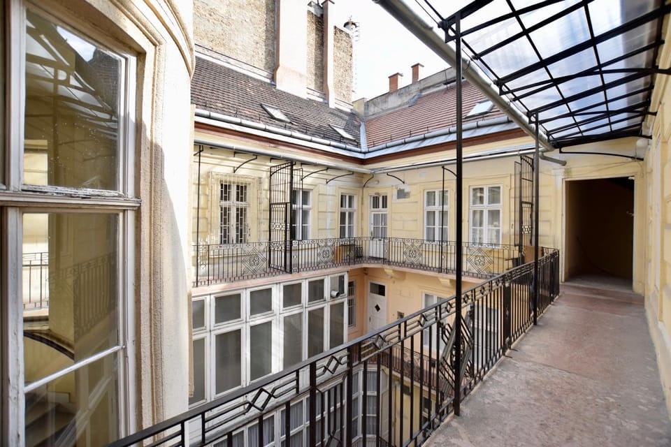Facade/entrance, Balcony/Terrace