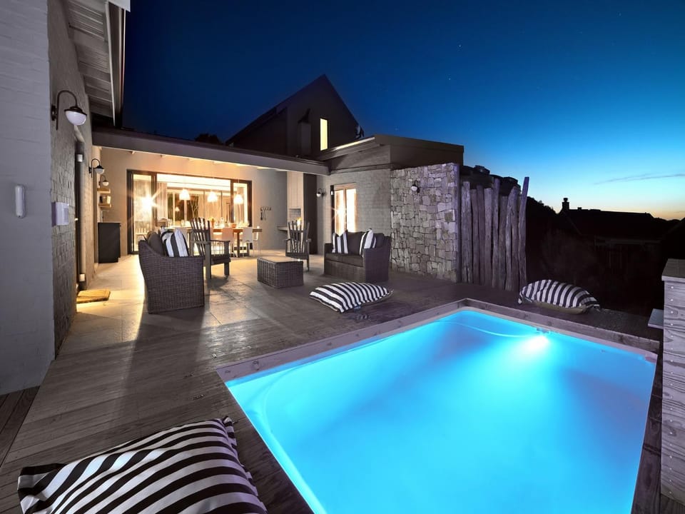 Property building, Garden, Swimming pool