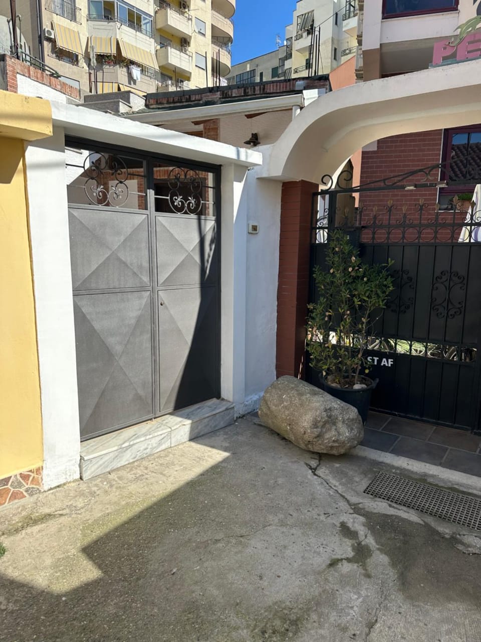 Facade/entrance, Day