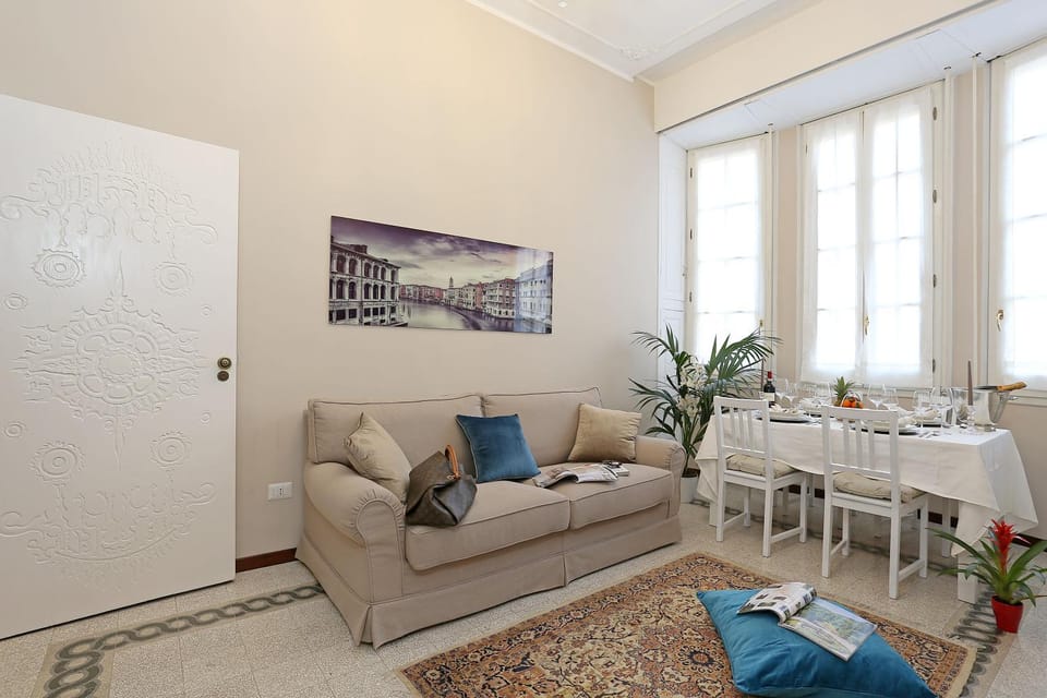 TV and multimedia, Living room, Other, Photo of the whole room, Decorative detail, Seating area, Dining area, Breakfast
