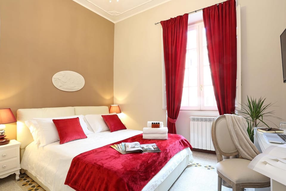 Bed, TV and multimedia, Living room, Photo of the whole room, Seating area, Bedroom, On site