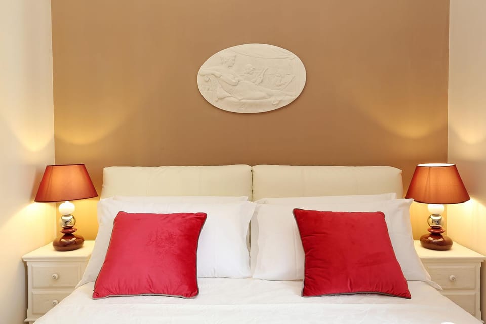 Bed, Photo of the whole room, Decorative detail, Bedroom, Seasons