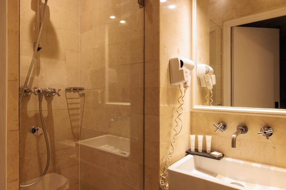 Hôtel Saint Martin Bastille Hotel in Paris
