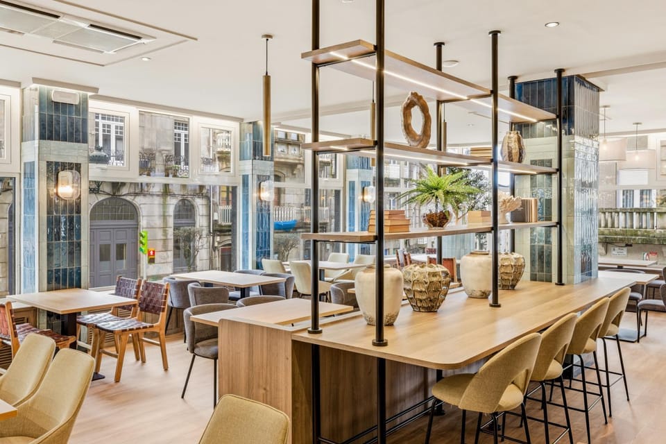 Restaurant/places to eat, Seating area