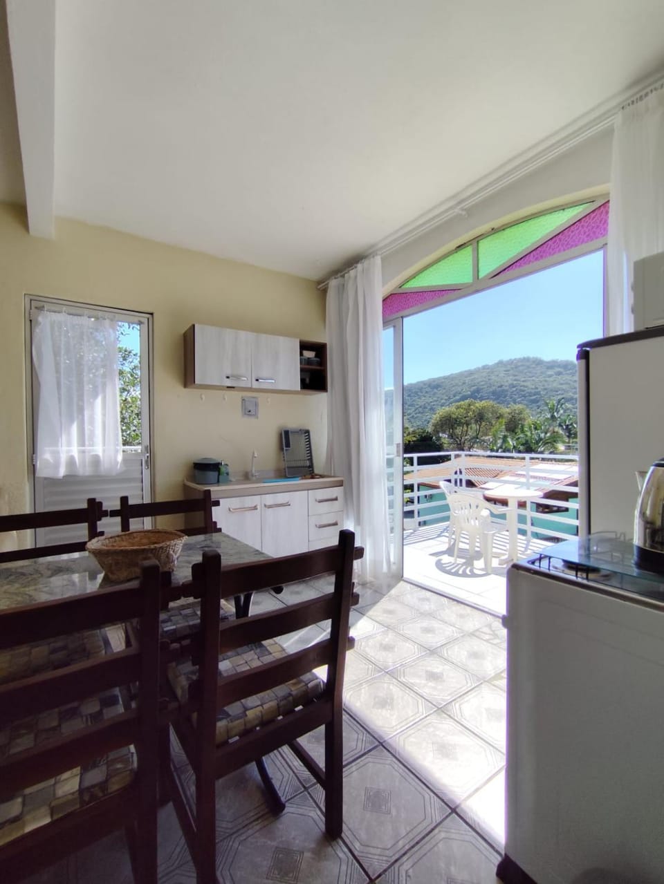 View (from property/room), Balcony/Terrace, Kitchen or kitchenette, stove