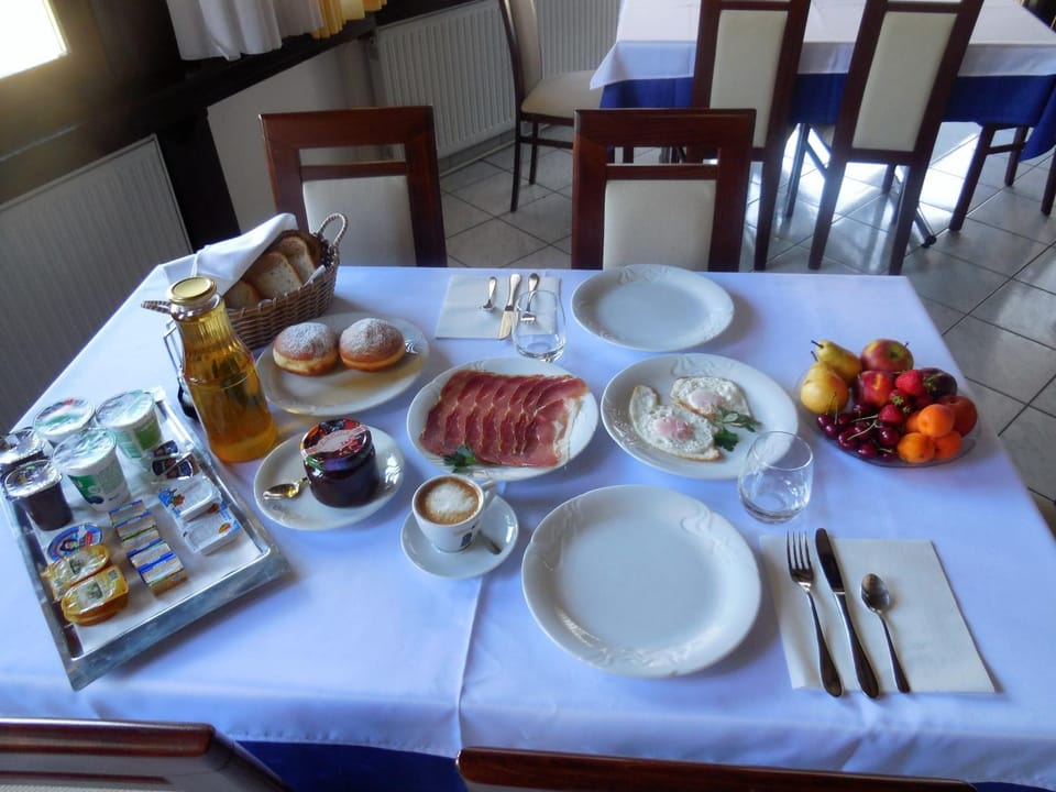 Breakfast, Breakfast