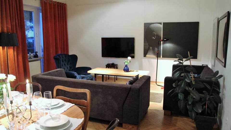 Living room, Seating area, Dining area