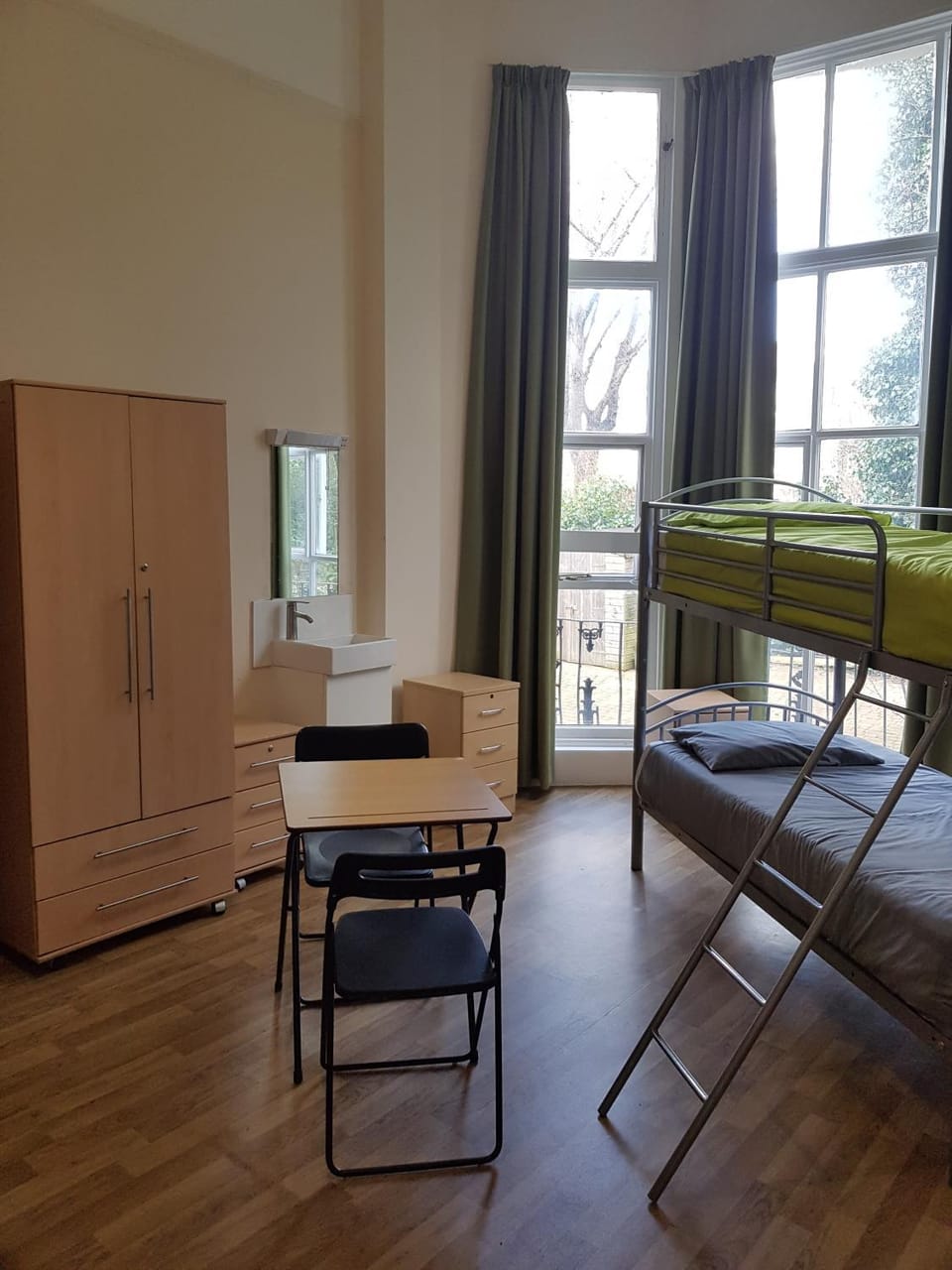 Bedroom, bunk bed