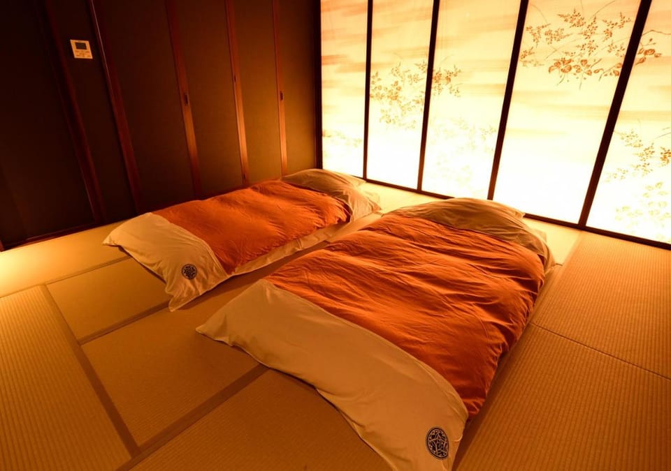 Bed, Photo of the whole room, Decorative detail