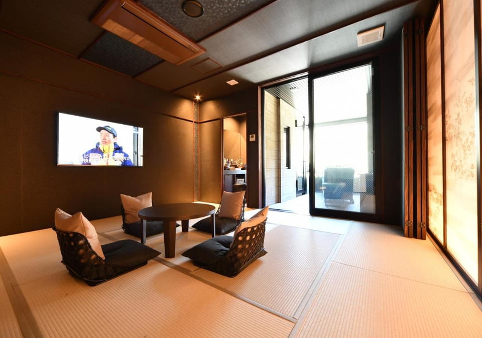 TV and multimedia, Photo of the whole room