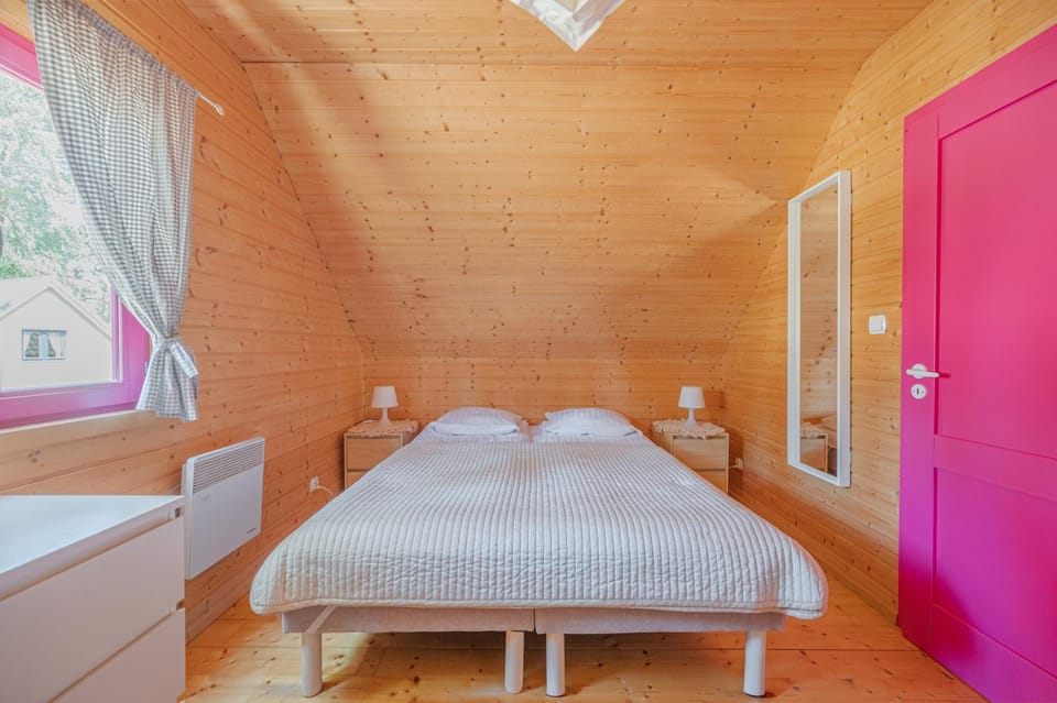 Bed, Other, Other, Other, Photo of the whole room, Seating area, Bedroom