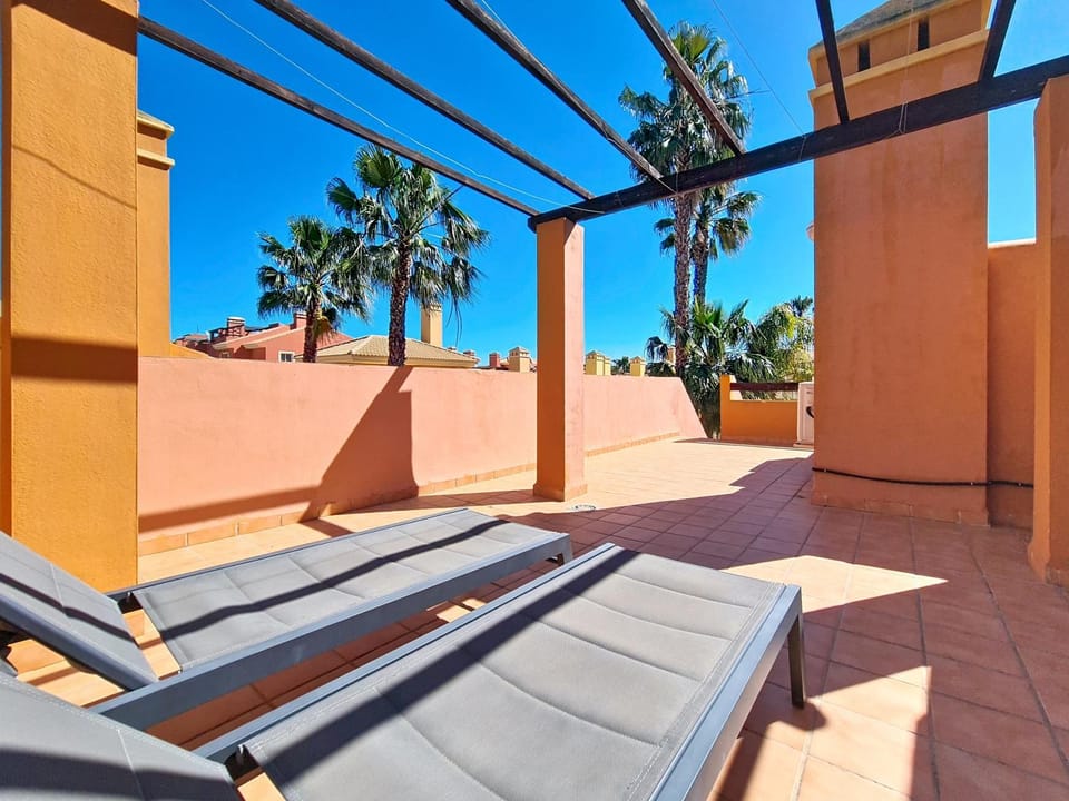 Balcony/Terrace, sunbed