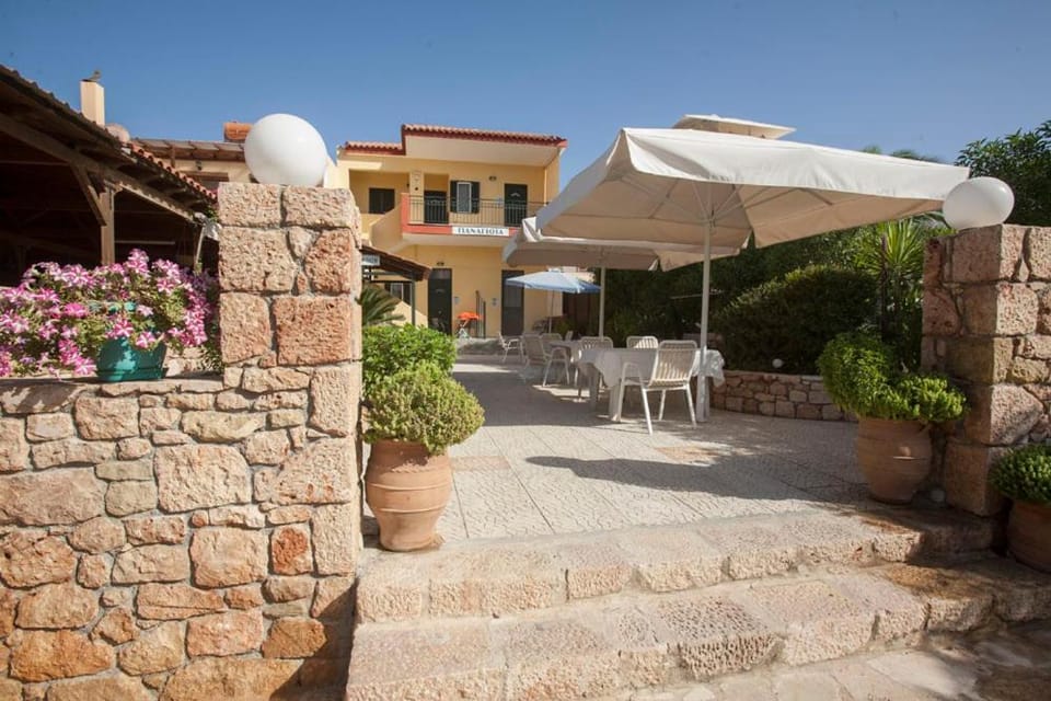 Patio, Facade/entrance, Balcony/Terrace