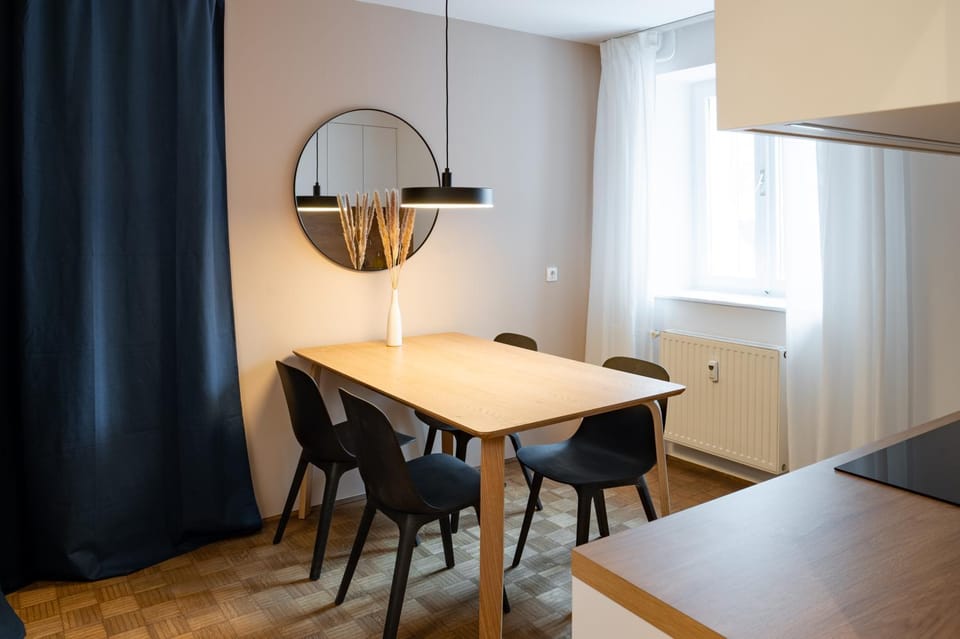Kitchen or kitchenette, Dining area, hair dresser