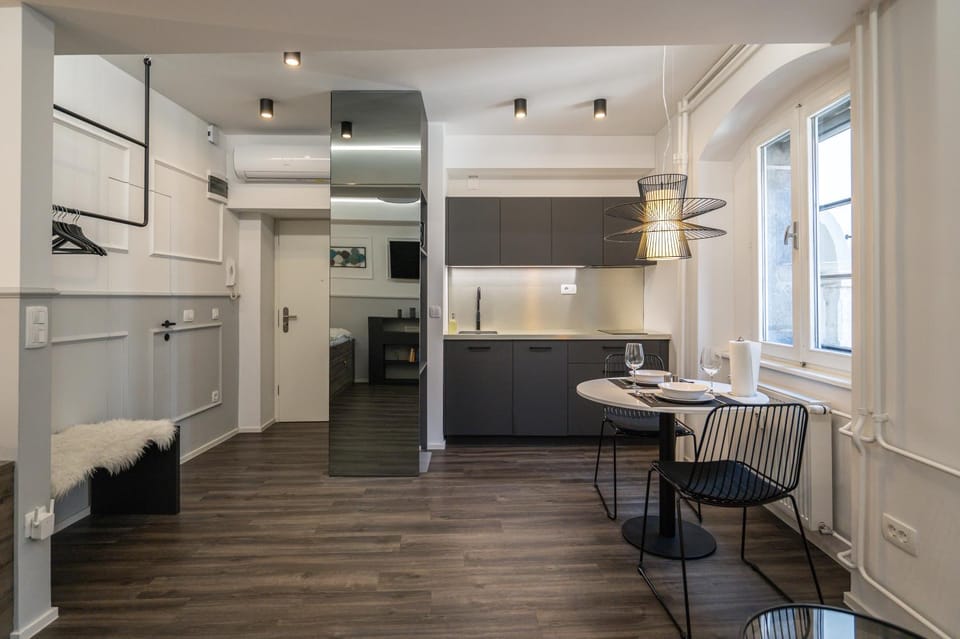 Kitchen or kitchenette, Photo of the whole room, Dining area, stove, kitchen