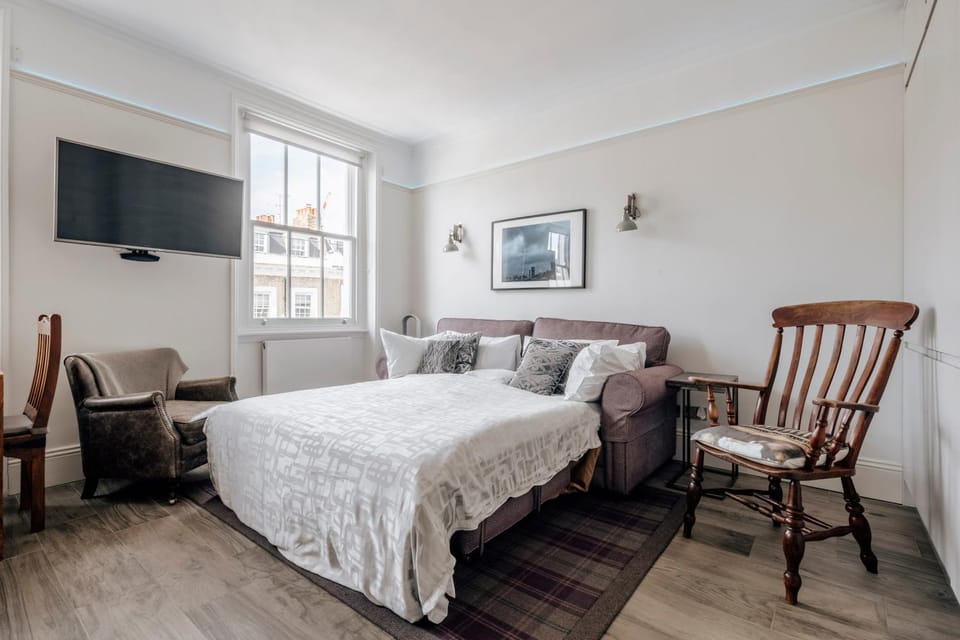 Victoria Violet Apartment in City of Westminster