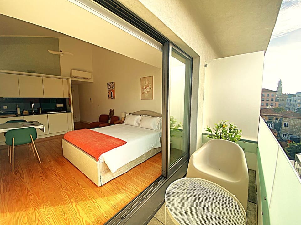 Bed, View (from property/room), Balcony/Terrace, Kitchen or kitchenette, Living room, Photo of the whole room, Seating area, Bedroom