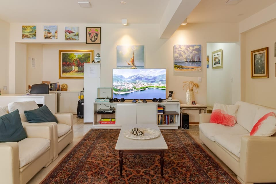 Communal lounge/ TV room, Living room