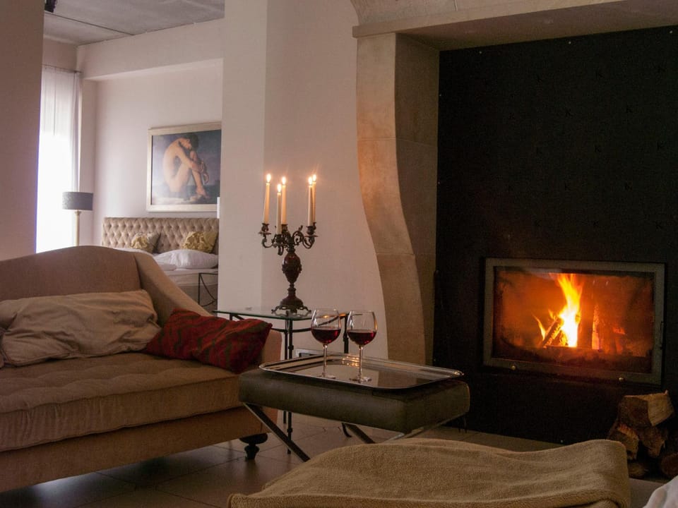 Living room, Photo of the whole room, Seating area, Entertainment, fireplace, fireplace