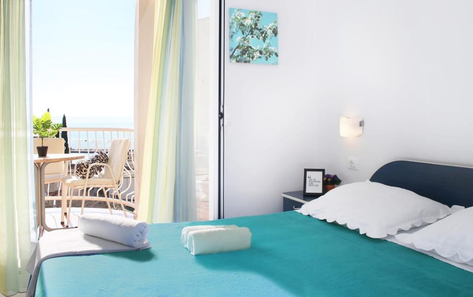 Bed, Balcony/Terrace, Bedroom, Sea view
