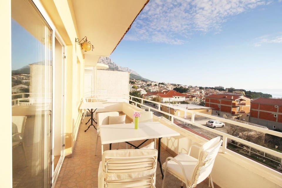 Balcony/Terrace, City view, Street view