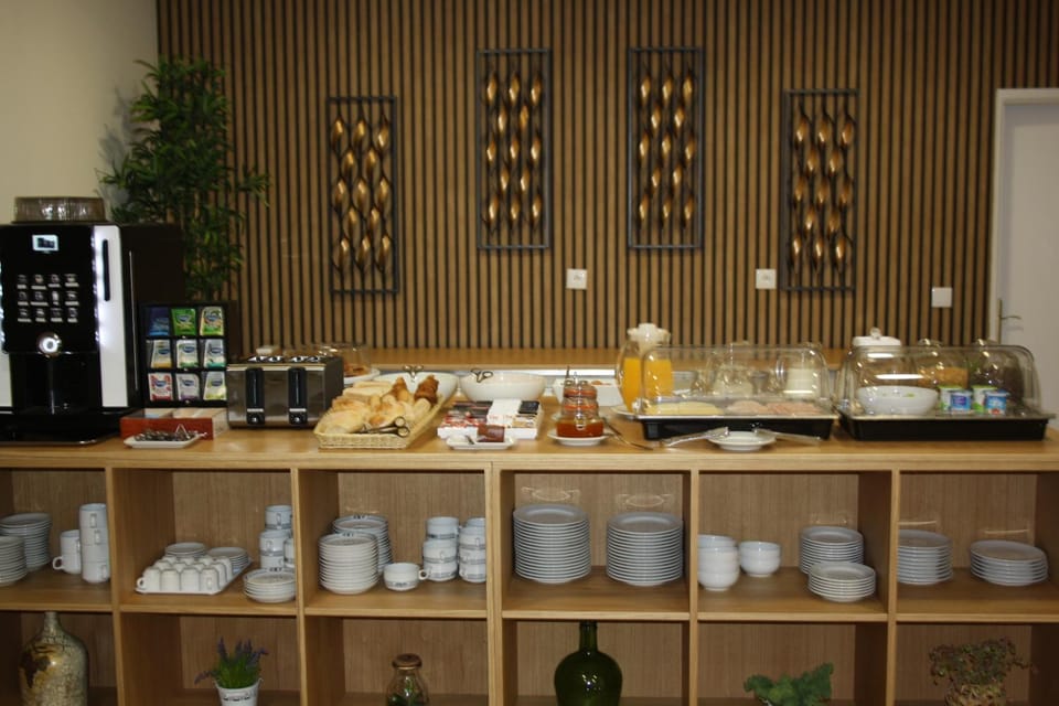 Coffee/tea facilities, Food and drinks, Food, Breakfast, Continental breakfast, Buffet breakfast