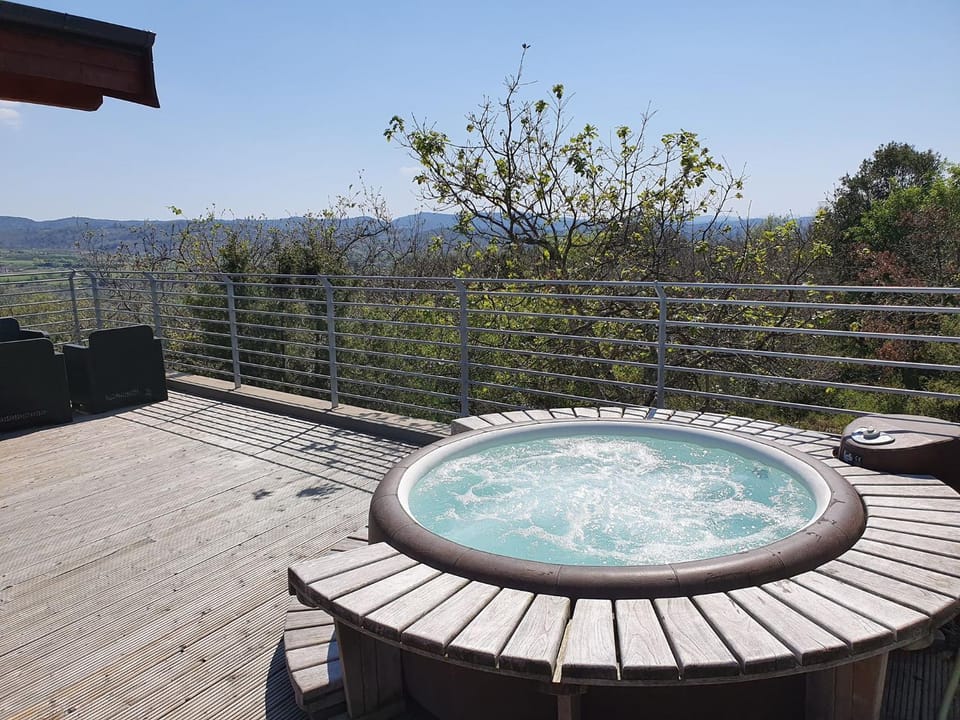 Suite Nid d'Amour et Spa privatif Nature lodge in Provence-Alpes-Côte d'Azur