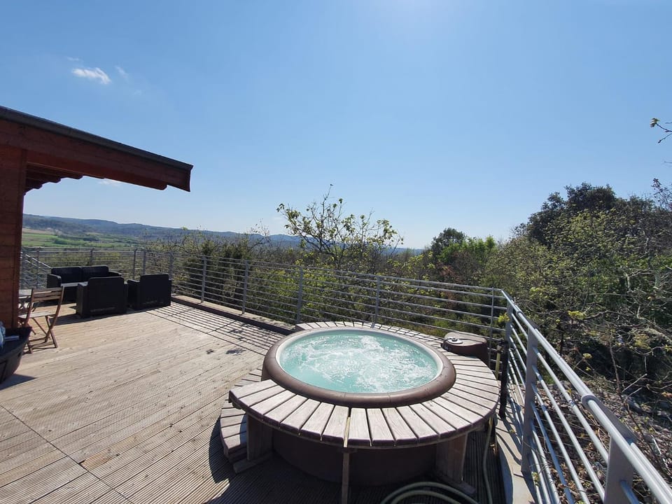 Suite Nid d'Amour et Spa privatif Nature lodge in Provence-Alpes-Côte d'Azur