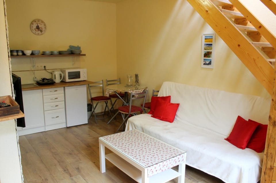 Communal lounge/ TV room, Kitchen or kitchenette, Living room, Seating area