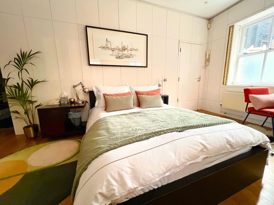 Shoreditch Private Studio Apartment in London Borough of Islington