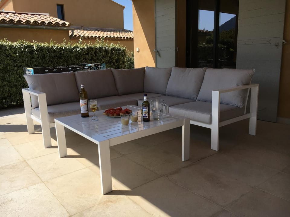 Patio, Balcony/Terrace, Decorative detail, Alcoholic drinks