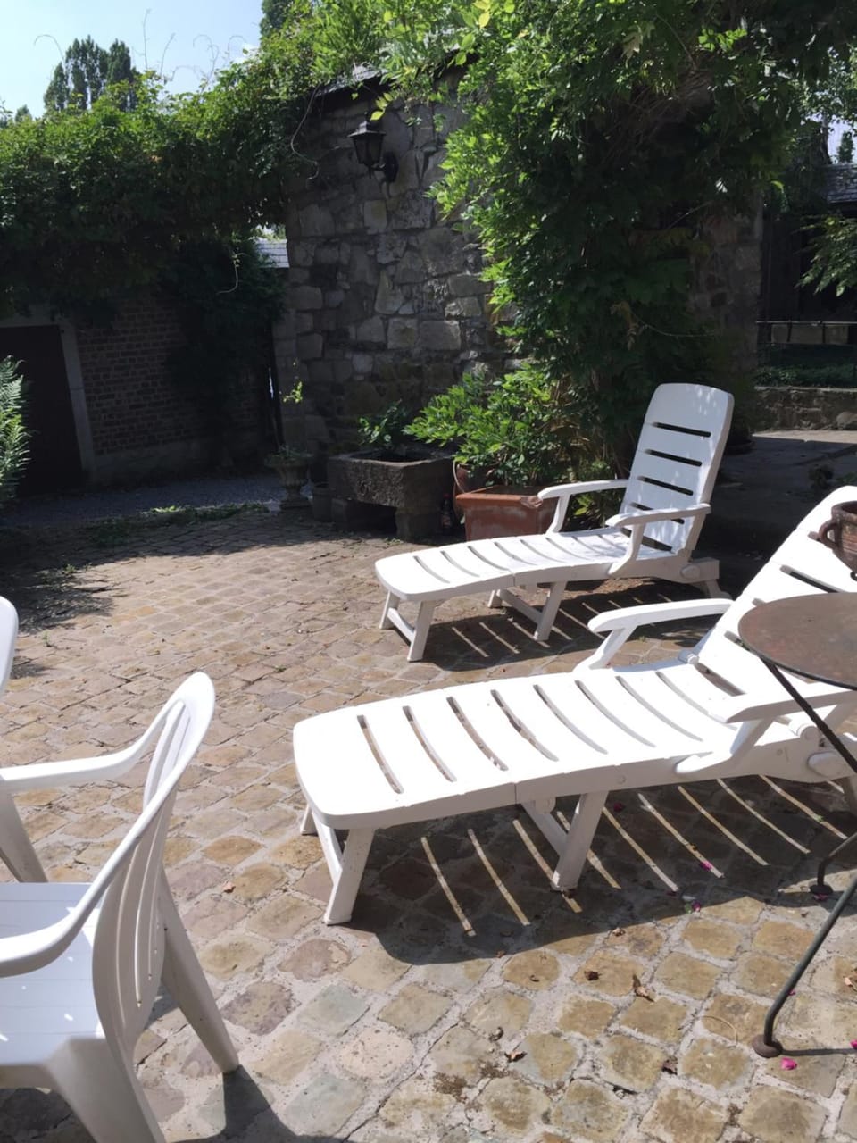 Le Chénia House in Wallonia, Belgium