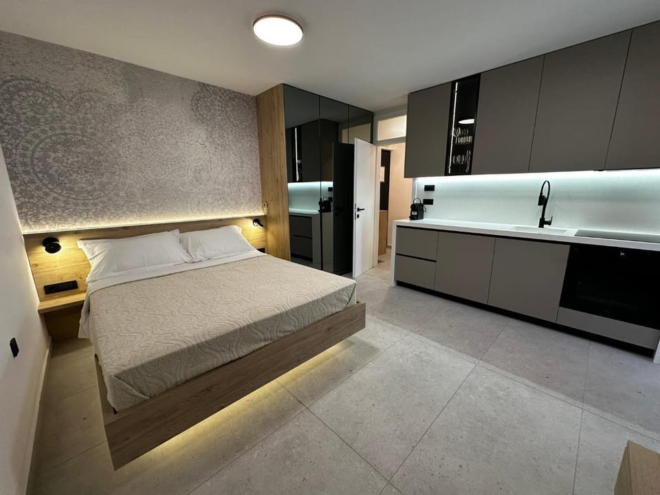 Bed, Kitchen or kitchenette, Photo of the whole room, Bedroom, oven