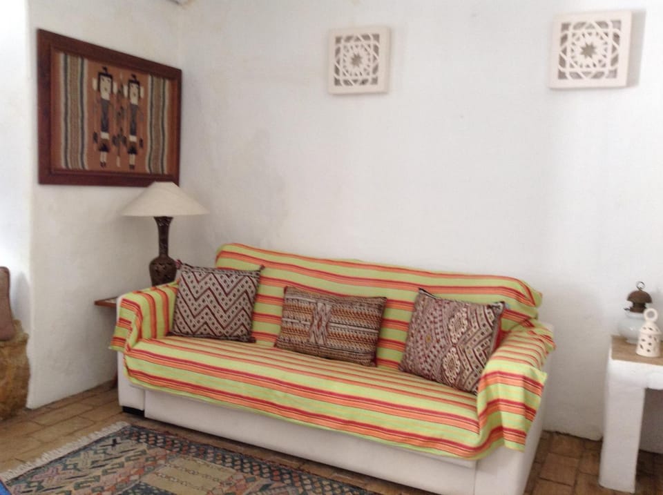 Bed, Living room
