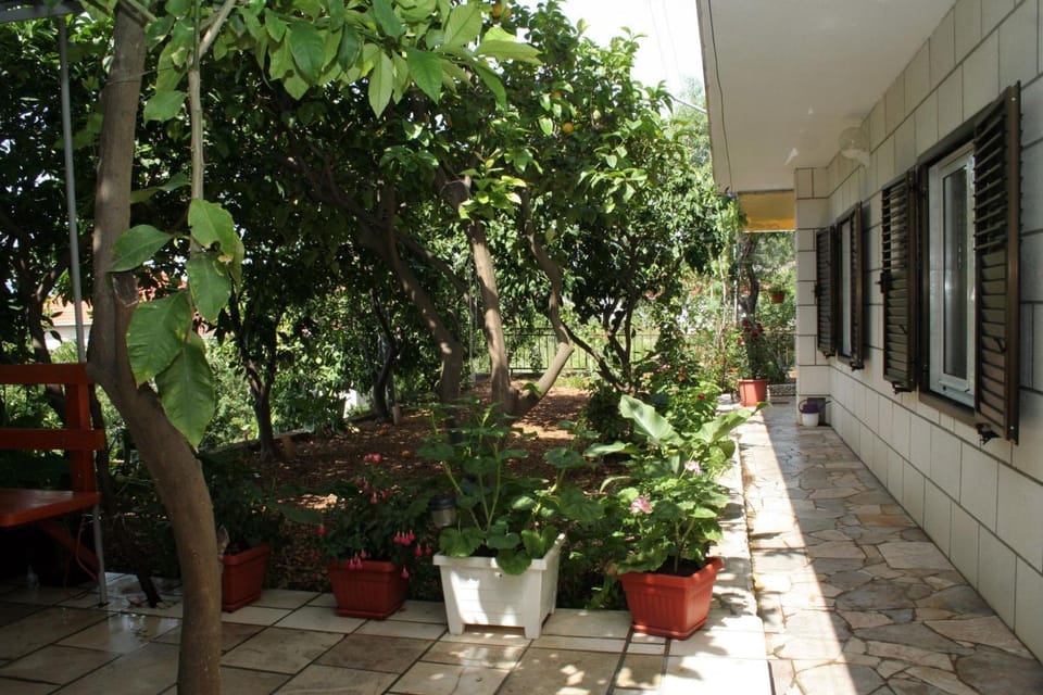 Location, children, Family