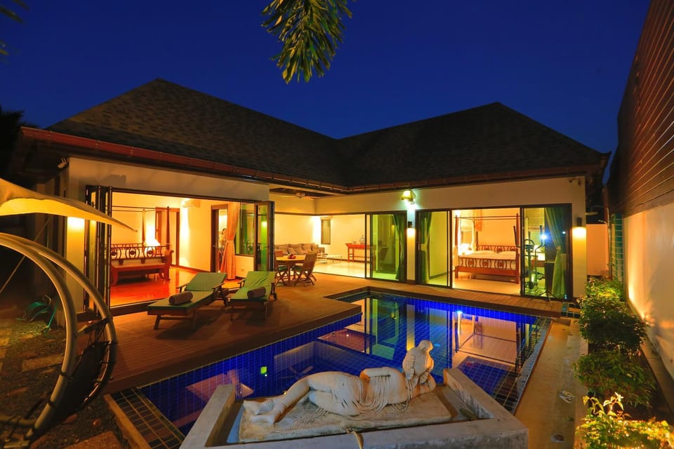 Swimming pool, Swimming pool, Location