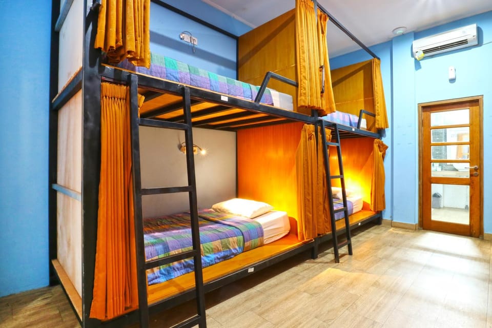 Bedroom, bunk bed