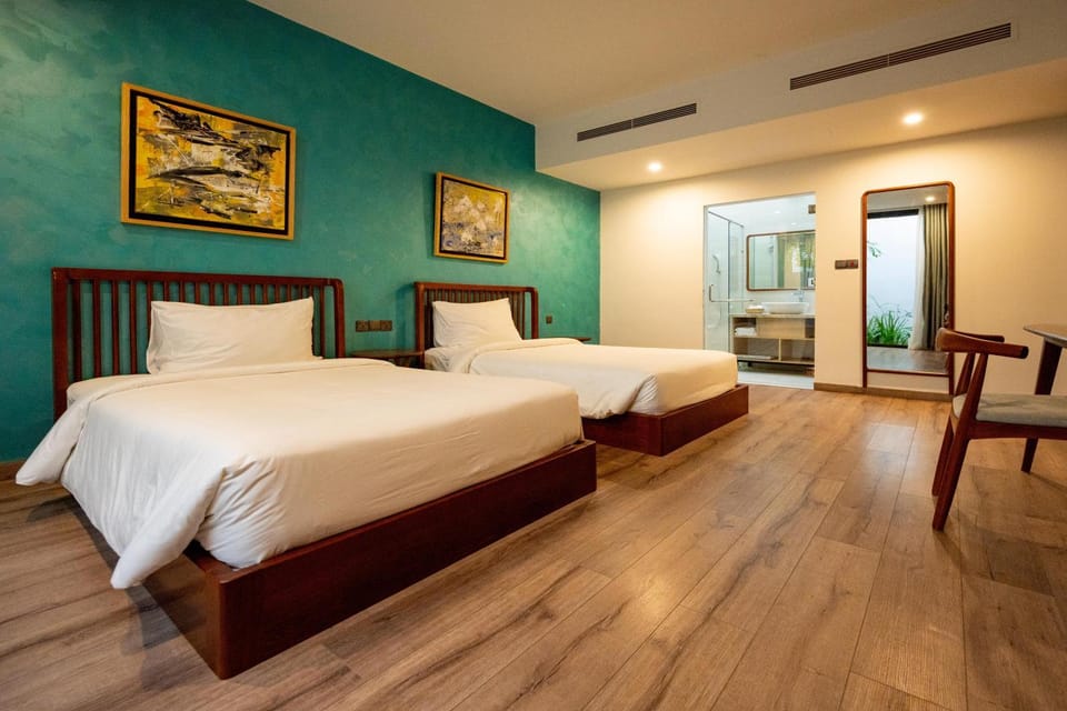 Bed, Bathroom, Photo of the whole room, Bedroom