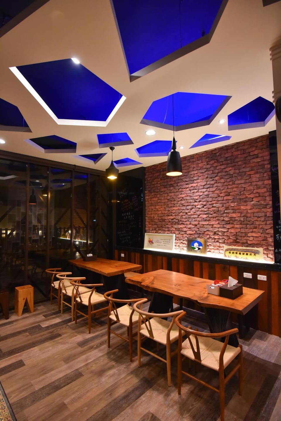 Communal lounge/ TV room, Property logo or sign, Lobby or reception, Lounge or bar, Decorative detail