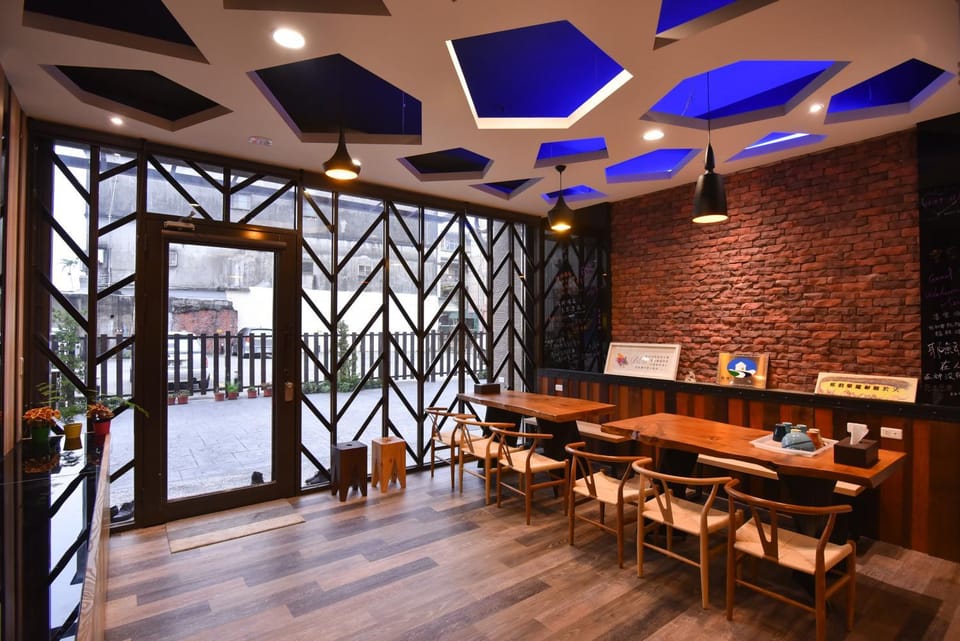 Communal lounge/ TV room, Property logo or sign, Lobby or reception, Decorative detail, Certificate/Award