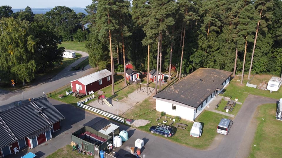 Bird's eye view, Area and facilities
