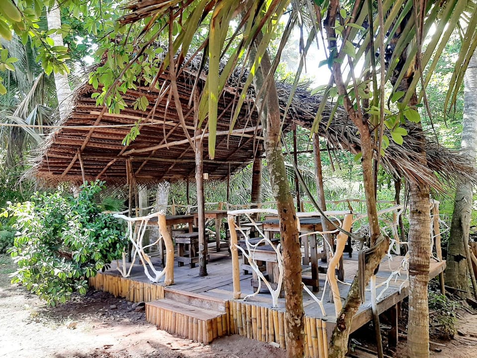 Restaurant/places to eat, Balcony/Terrace